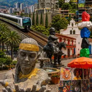 City Tour + Graffiti Tour in Medellín: metro, Plaza Botero and Comuna 13